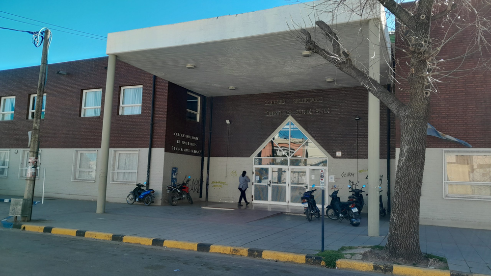Cinco adolescentes apuñalaron a un joven con un destornillador a la salida de una escuela en La Pampa.&nbsp;