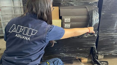 La mercadería incautada por Aduana incluye casi 10 mil vinos valuados en $84 millones. - Gentileza