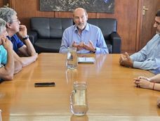 El ministro de Producción, Rodolfo Vargas Arizu, recibió a productores afectados por las últimas contingencias climáticas en San Rafael. Foto: Gobierno de Mendoza