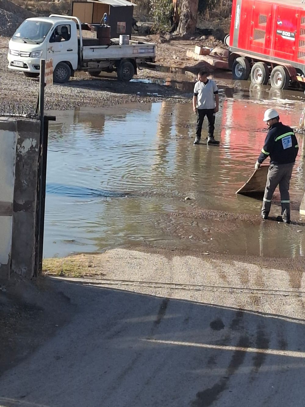 Derrame cloacal en Corralitos. Foto: Gentileza