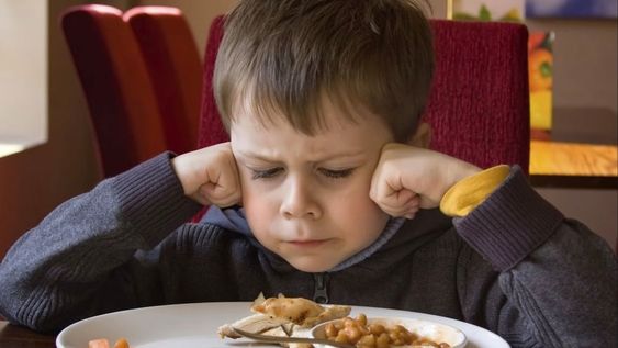 Un menú infantil para chicos que se portan mal en un restaurante generó polémica. Foto: web