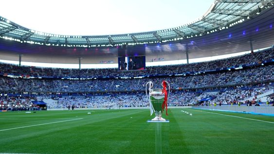El trofeo de la Champions League en el estadio de París en la última gran final que animaron Real Madrid y Liverpool. / Gentileza.