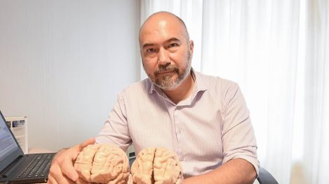 Los Andes | Servicio. Andrés Barboza, neurólogo del equipo que realizó cirugías a 4 pacientes con Parkinson y 5 con epilepsia refractaria. Foto: Mariana Villa / Los Andes.