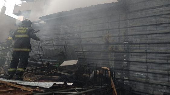 Seis incendios en un mes con dos víctimas fatales:la trágica seguidilla que enluta a Mendoza