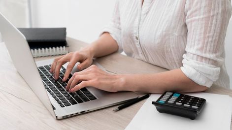 Junior Achievement capacita a docentes sobre finanzas con puntaje.