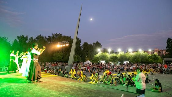 La Peña del Reloj celebró el Día de la Tradición en el parque Central