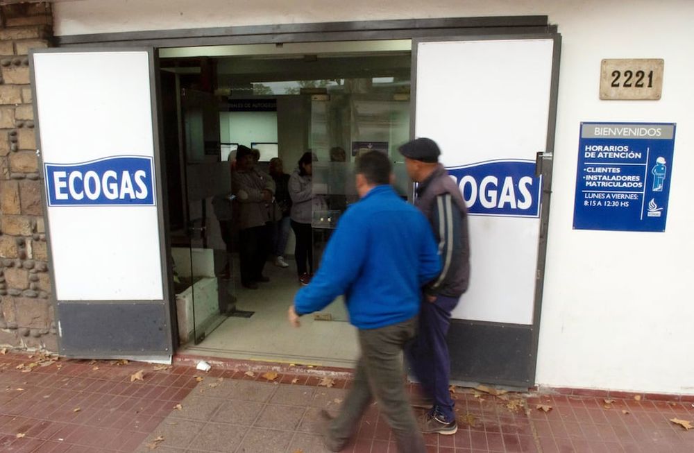 Inmersos en las consecuencias de la refinanciación con el FMI venimos leyendo y oyendo que los servicios públicos (electricidad, gas, ¿agua/cloacas, teléfono? etc.) tendrán un incremento porcentual entre 20 a 50%.  / Foto: Igancio Blanco / Los Andes