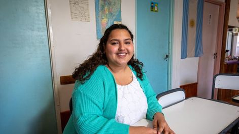 Melina Palma tiene 18 años, vive en un barrio humilde de Fray Luis Beltrán y ayuda a sus vecinos de entre 14 y 18 años para que salgan de las calles y de la delincuencia.Una vez por semana los lleva a la Asociación de Apoyo Familiar Mendoza para que aprendan computación y tengan contención psicológica.    Foto: Ignacio Blanco / Los Andes