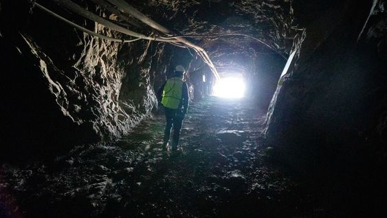descubren un gran tunel subterraneo utilizado para el transporte de drogas entre marruecos y espana: se incautaron 17 toneladas