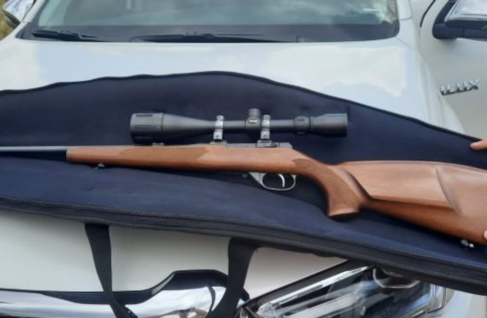 Uno de los motivos por los que deberán responder ante la justicia es por transportar armas de fuego. Foto: Policía Rural