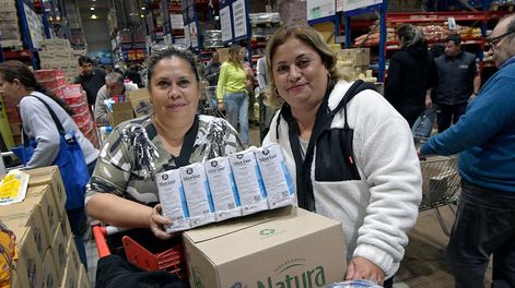 Los Andes | El boom de compras en los mayoristas locales continúa y a los clientes chilenos su suman muchos mendocinos que llevan mercadería para vender en las calles trasandinas.Foto: Orlando Pelichotti