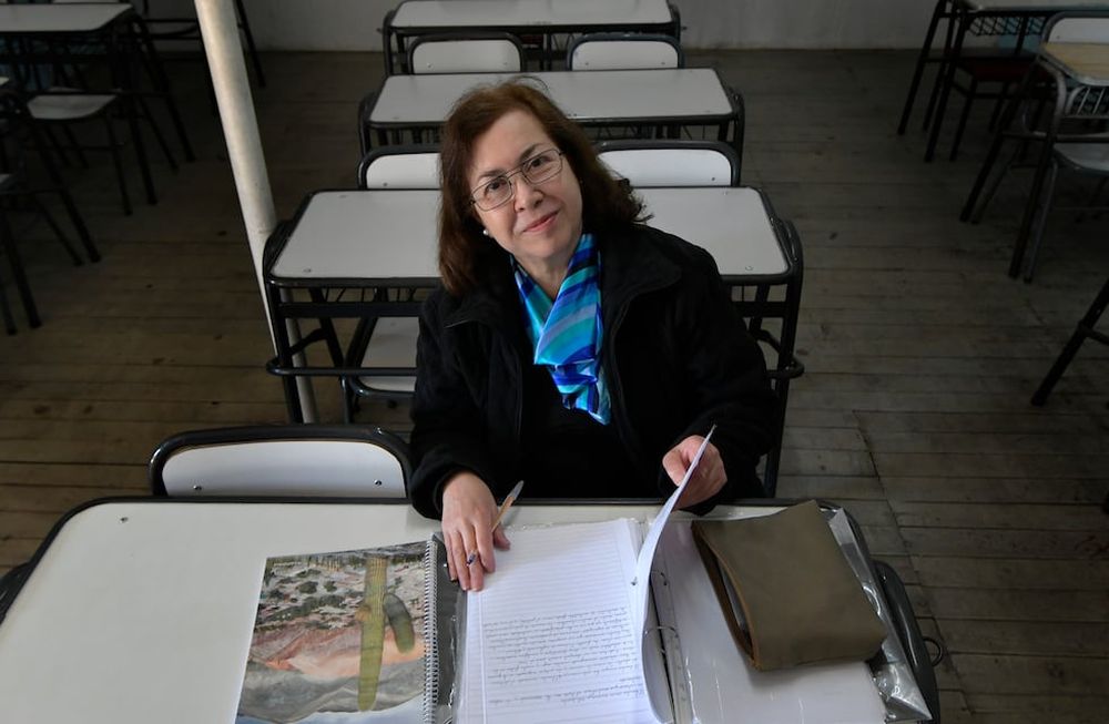 Cristina Giménez cursa en el CENS 3 Profesor Anselmo Morales , de Maipú. Es abuela y trabajó de modista hasta hace poco tiempo.Foto: Orlando Pelichotti / Los Andes