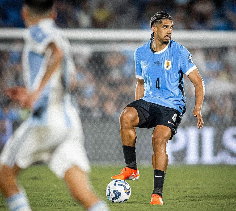 El defensor, Ronald Araujo continúa con trabajos específicos en España y crecen las dudas sobre su disponibilidad para el debut. El defensor, Ronald Araujo continúa con trabajos específicos en España y crecen las dudas sobre su disponibilidad para el debut.