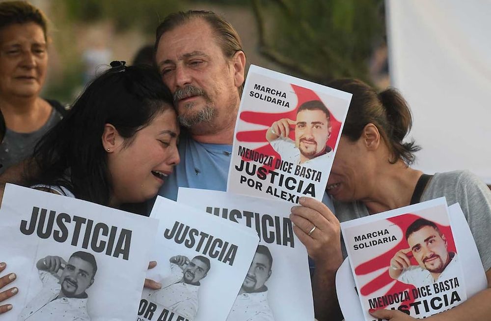 Familiares y amigos de Alexis Parlanti realizaron una marcha en la zona del barrio La Favorita de Ciudad pidiendo justicia y esclarecimiento del accidente. - Foto: José Gutierrez / Los Andes