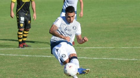 Independiente le gana a Santamarina, que sufrió la expulsión de su arquero / Nicolás Ríos.
