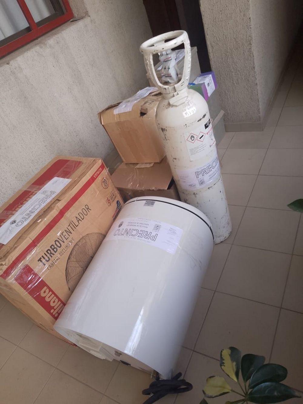 Elementos secuestrados durante los allanamientos. Gentileza Ministerio de Seguridad y Justica. 
