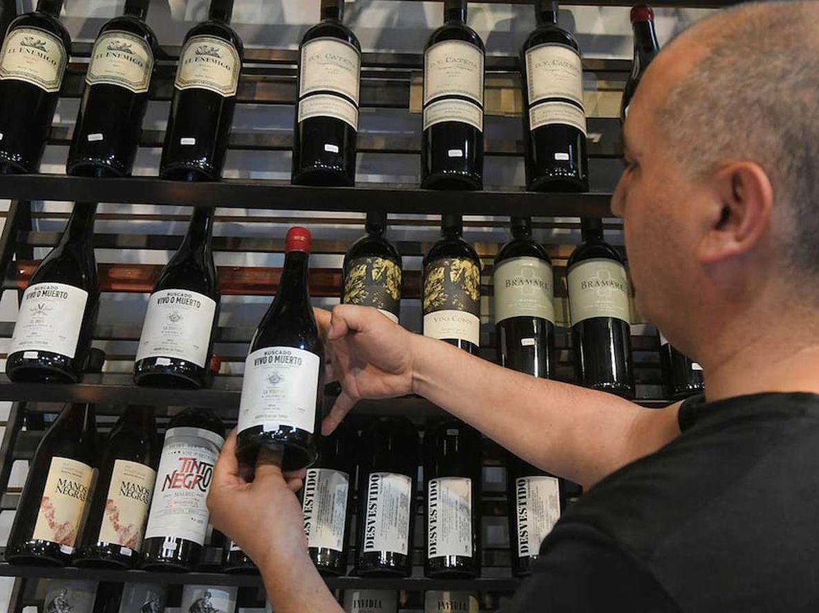 Las ventas de vino a mercado interno cerraron 2023 con una caída del 6,3%, que fue inferior a lo que el sector anticipaba hacia mediados de año. Foto: José Gutierrez / Los Andes