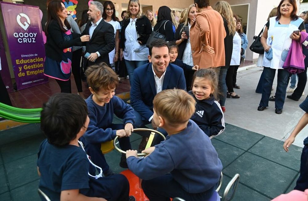 La Muni entregó juegos infantiles a 28 jardines del departamento