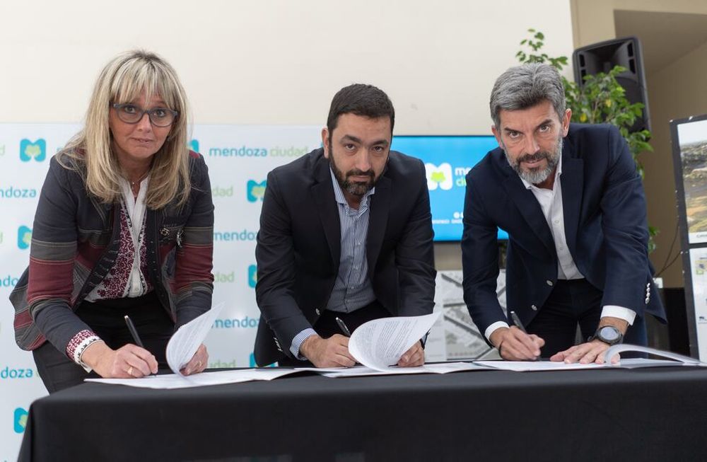 La Ciudad firmó el contrato de adjudicación del Proyecto Integral Urbanístico y de Vivienda Parque Central