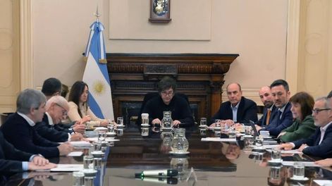 Reunión de Milei con su gabinete, con Luis Caputo como personaje principal de la charla (Gentileza)