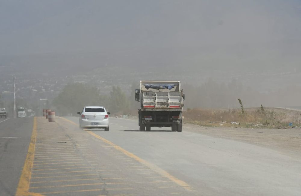 Viento Zonda en algunas zonas de Mendoza. - Foto: Ignacio Blanco / Los Andes