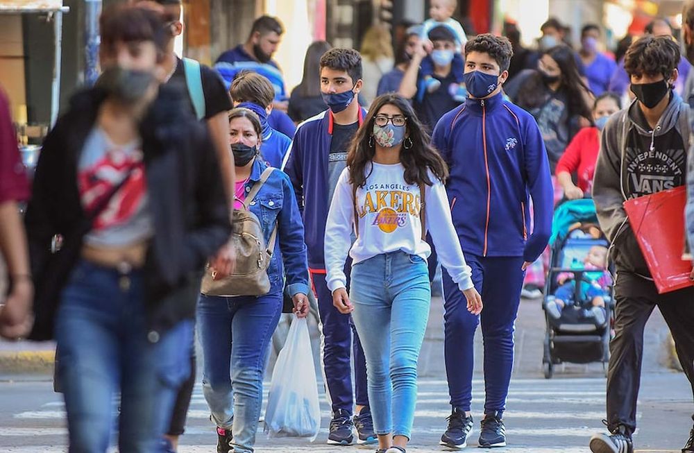 Mendocinos por las calle del centro. Foto: Mariana Villa / Los Andes