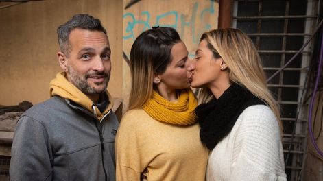 Los Andes | Nazareno, Eliana y Maira son un trío cultor del poliamor; un hombre y dos mujeres que conviven hace 4 años. Foto: Ignacio Blanco / Los Andes