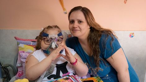 Los Andes | Alma, la niña mendocina que sufre una extraña enfermedad, reclama pañales y no quedarse sin obra social. Foto: Ignacio Blanco / Los Andes