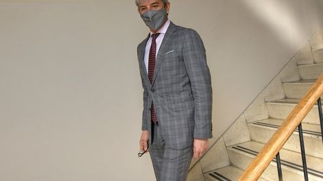 Los Andes | Mendoza 05 de agosto de 2021 Policiales  PolíticaEl juez federal mendocino Walter Bento (58) fue procesado como presunto líder de una asociación ilícita dedicada al cobro de coimas a cambio de beneficios judicialesHoy trabajó normalmente analizando impu