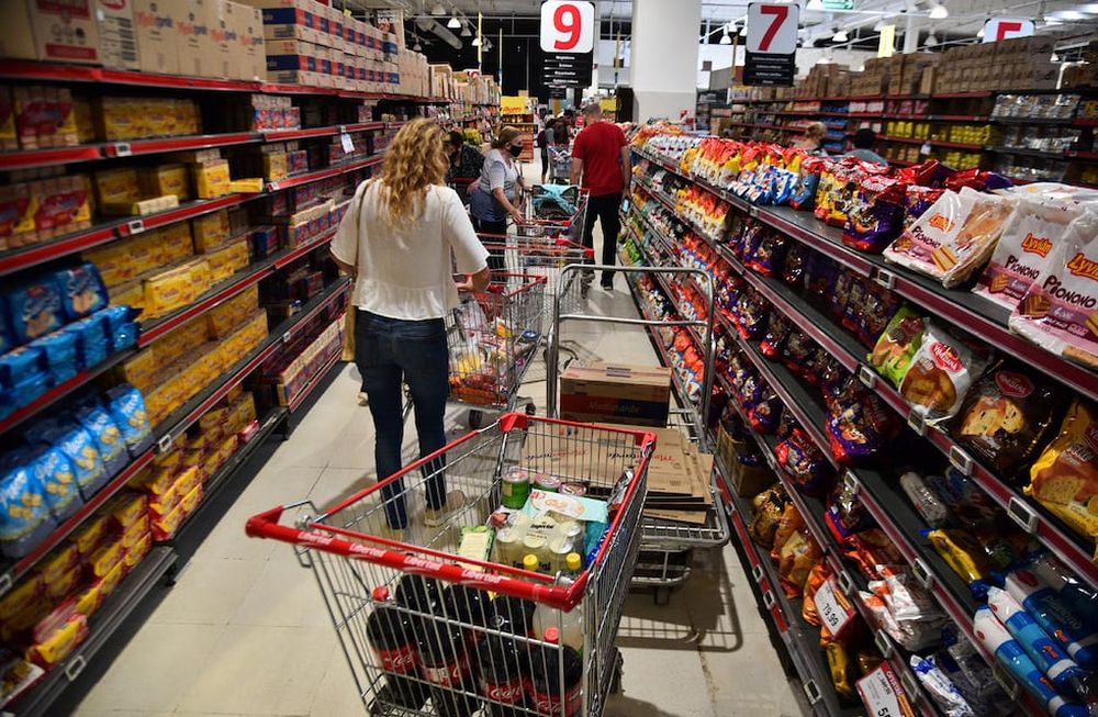 Los supermercados sentirán el impacto de la apertura de importaciones del gobierno.  (Archivo)