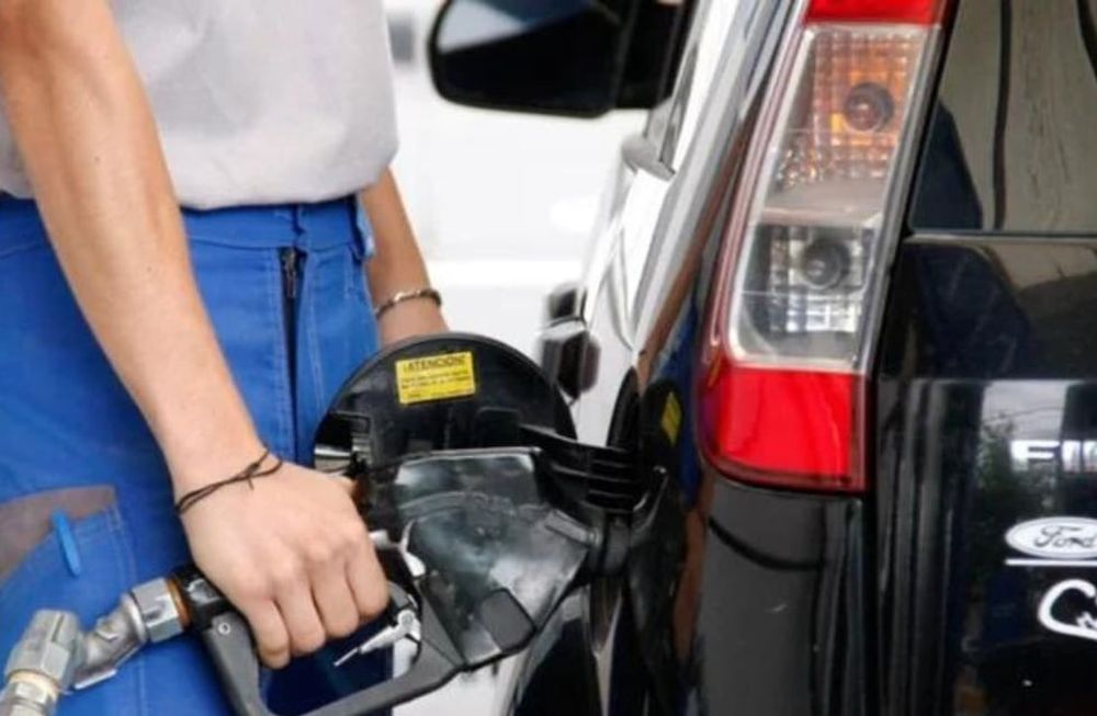 Los combustibles sufrirán incrementos el mes que viene, al igual que la telefonía celular, internet, alquileres y prepagas. Imagen ilustrativa