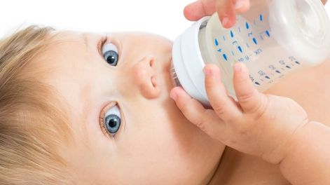 Riesgo de leche contaminada: Salud recomienda no consumir productos de Nestlé Argentina destinados a lactantes