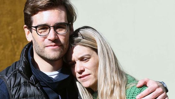 Valentina y Facundo Macarrón luego del juicio que absolvió a su padre, Marcelo Macarrón, por el asesinato de su madre, Nora Dalmasso. (Tomy Fragueiro / La Voz)