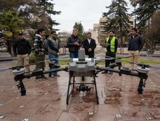 ulpiano suarez superviso la pulverizacion con drones del arbolado publico en plaza espana