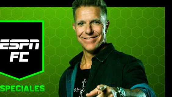 Fantino vuelve a su primer amor y conducirá un nuevo ciclo de entrevistas a deportistas en ESPN. En la promoción del programa, mató a Messi y elogió a Riquelme, Bochini y Maradona.