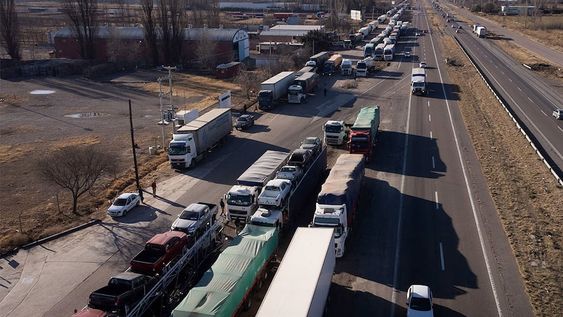 En julio se estimó un costo de $ 185.90 por km para cargas generales, trayecto Mendoza – Buenos Aires. En septiembre podría costar $ 214.30 por km. Foto: Ignacio Blanco / Los Andes