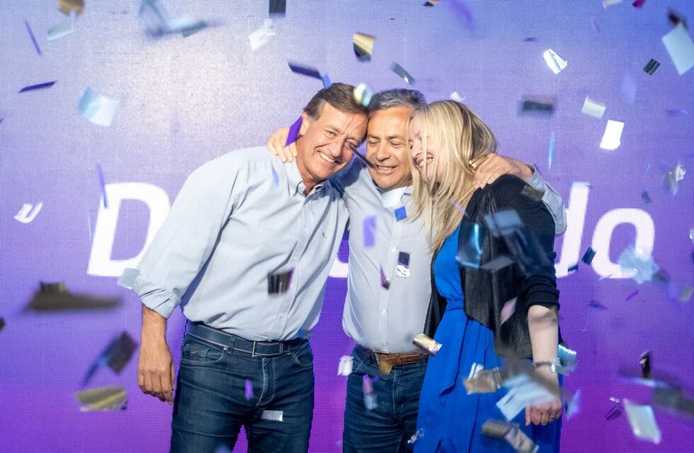 Alfredo Cornejo es el gobernador electo y Hebe Casado la vicegobernadora, le sacaron10 puntos a Omar De March. Con esta victoria, la UCR suma 10 años ininterrumpidos de victorias y tendrán tres mandatos consecutivos, la misma marca del Equipo de los mendocinos.Foto: Ignacio Blanco / Los Andes