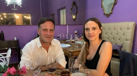 Daniela Agrain junto al gerente de Casona Perdriel, Mariano Cossutta