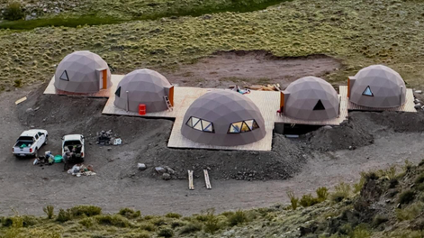 En la montaña de San Carlos, empresarios construyen un refugio para el fin del mundo