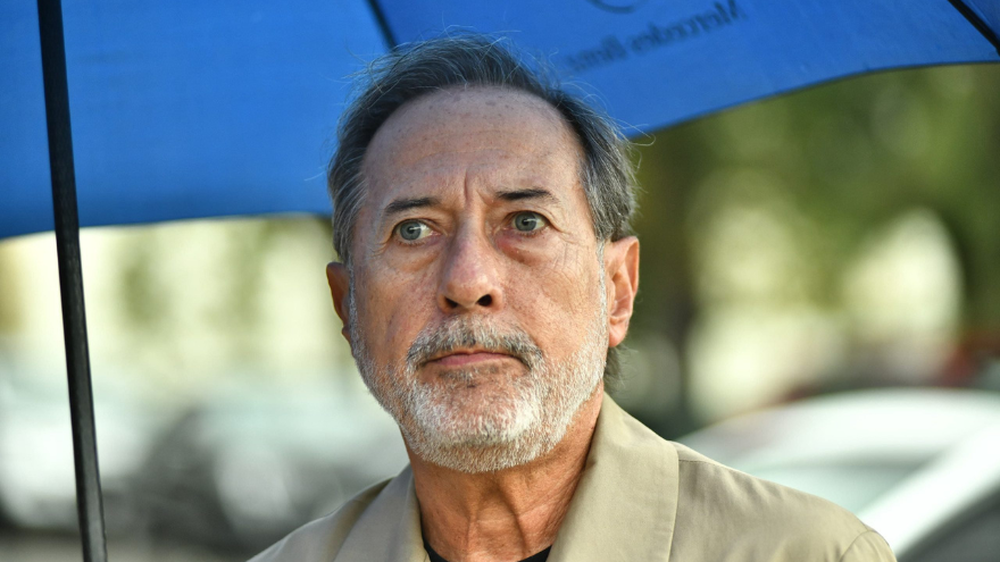 Politicos y personalidades del espectaculo, despidieron los restos del actor Luis Brandoni, que fueron inhumados este mediodía en el Cementerio de la Chacarita.