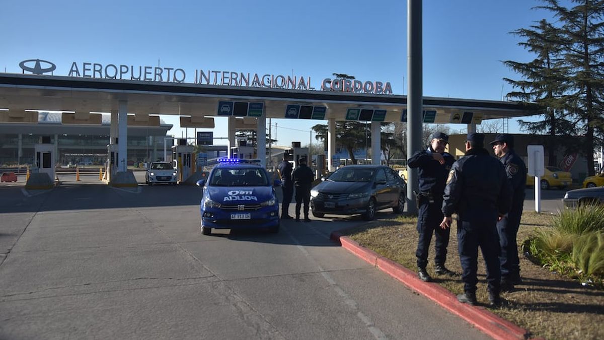 Detuvieron a dos personas por una falsa amenaza de bomba en el ...