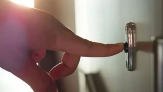 Un hombre le dio una paliza que a un niño jugaba al “ring raje”: lo siguió y le pegó patadas mientras estaba en el piso  | Imagen ilustrativa