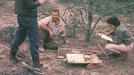 Morello con colegas en un bosque chaqueño, a principios de los 70. Foto: Gepama-FADU-UBA. Gentileza Walter Pengue.