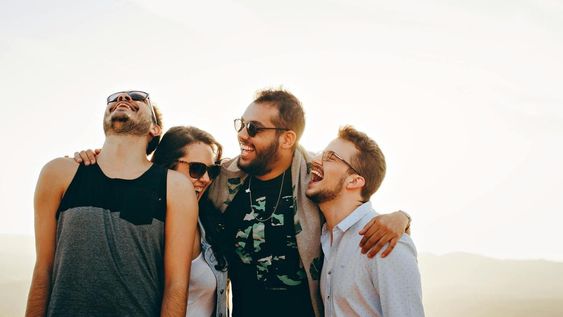 amigos sinceros: los 5 signos del zodiaco que son los mejores