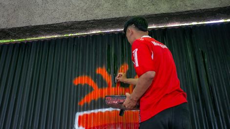 Los Andes | un infractor repintó un inmueble vandalizado en la Ciudad como medida de reparación