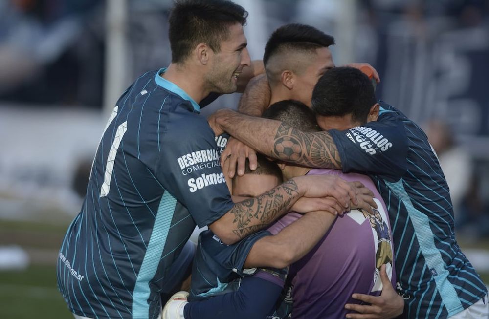 Clásico Patrón: Independiente Rivadavia le ganó por penales a Gimnasia