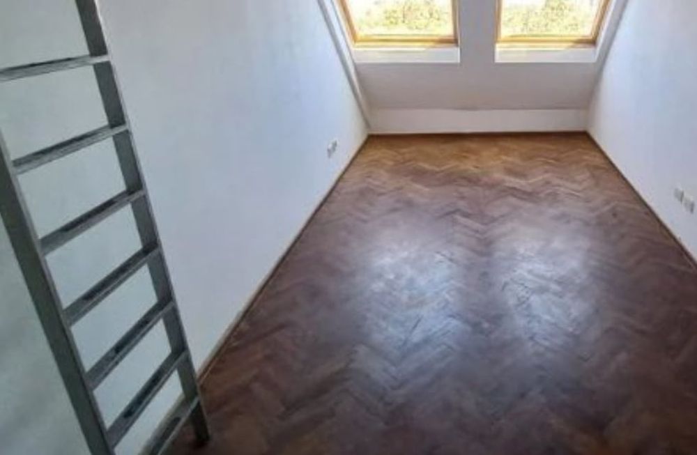 En medio de la difícil búsqueda de vivienda a precios razonables, una usuaria de Twitter ha compartido un anuncio que ha dejado boquiabiertos a muchos.