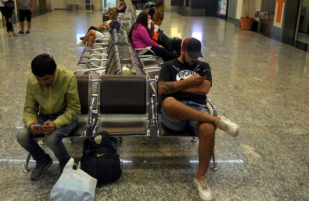 El usuario argentino explica la situación extrema a la que tuvo que recurrir para regresar al país debido a las restricciones de ingreso. / Foto: Orlando Pelichotti / Los Andes