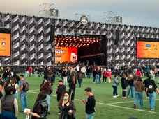 Arrancó la Fiesta Provincial de la Cerveza: atardecer a la espera de Cazzu y Molotov. Arrancó la Fiesta Provincial de la Cerveza: atardecer a la espera de Cazzu y Molotov.