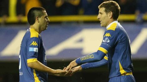 Riquelme y Palermo en uno de los tantos partidos que compartieron en la Bombonera. / Archivo